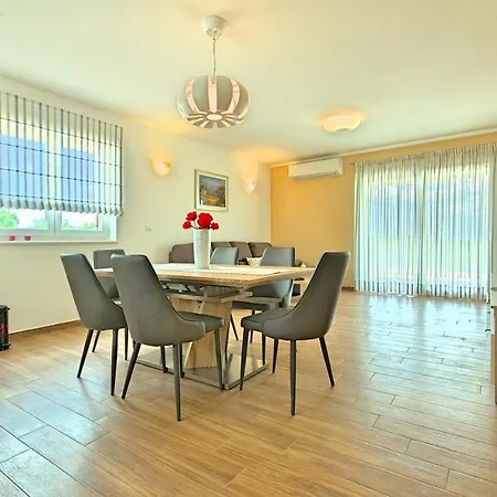 Muskovic Ferienhaus *